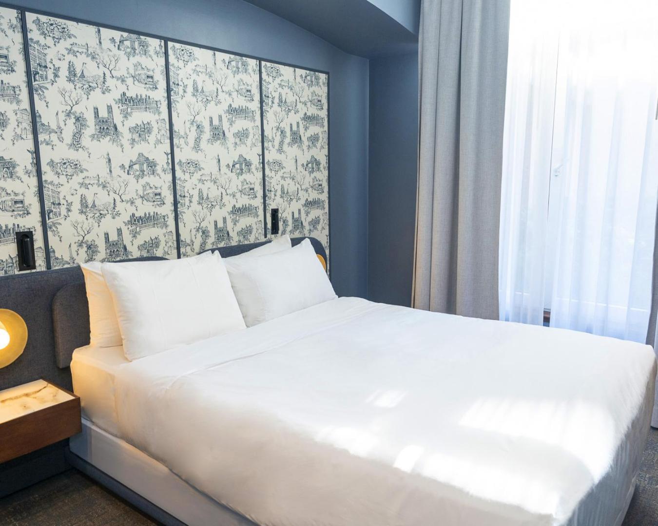 Hotel Saint-Sulpice Montreal Exterior photo